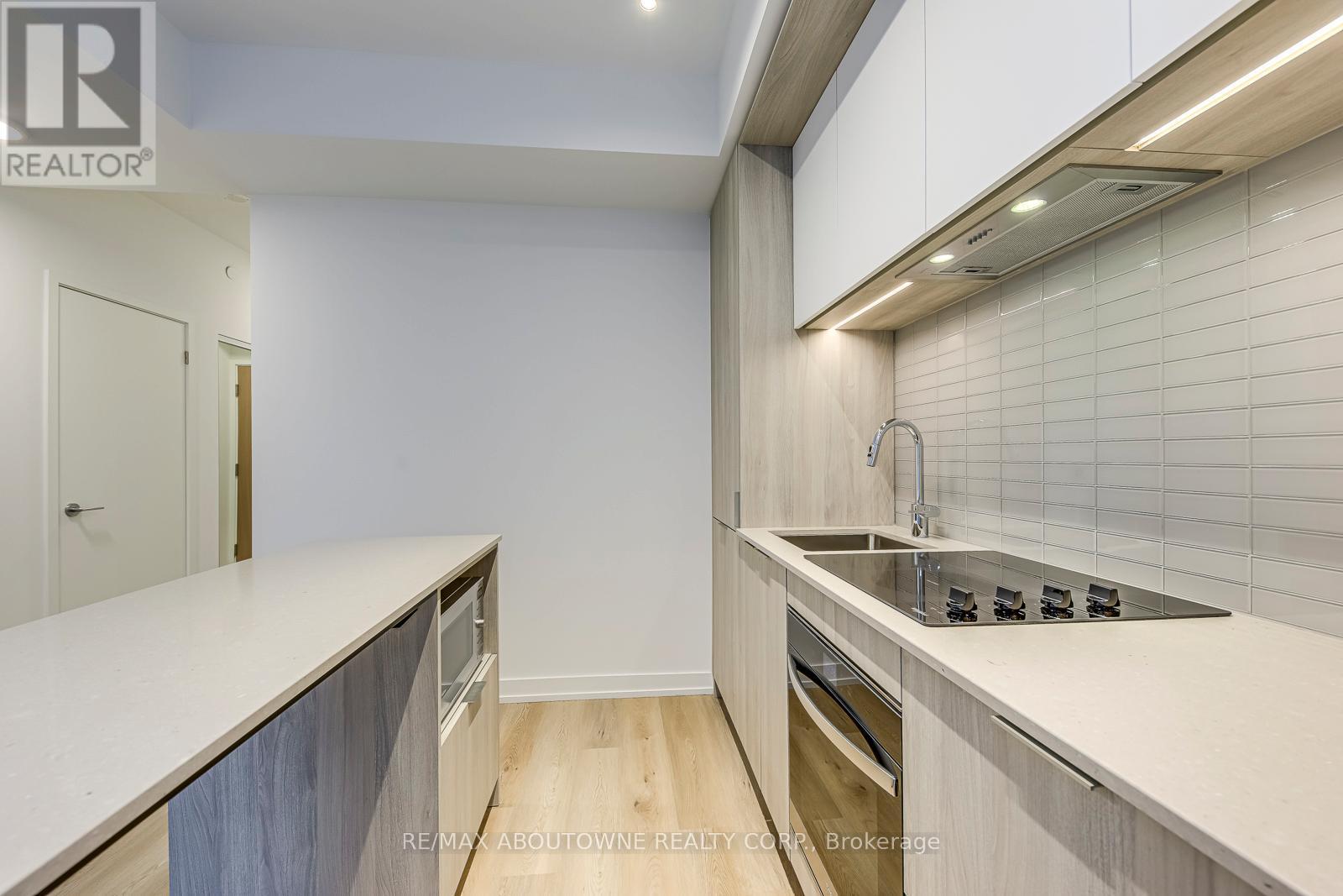 1106 - 395 Square One Drive, Mississauga, ON - Indoor Photo Showing Kitchen