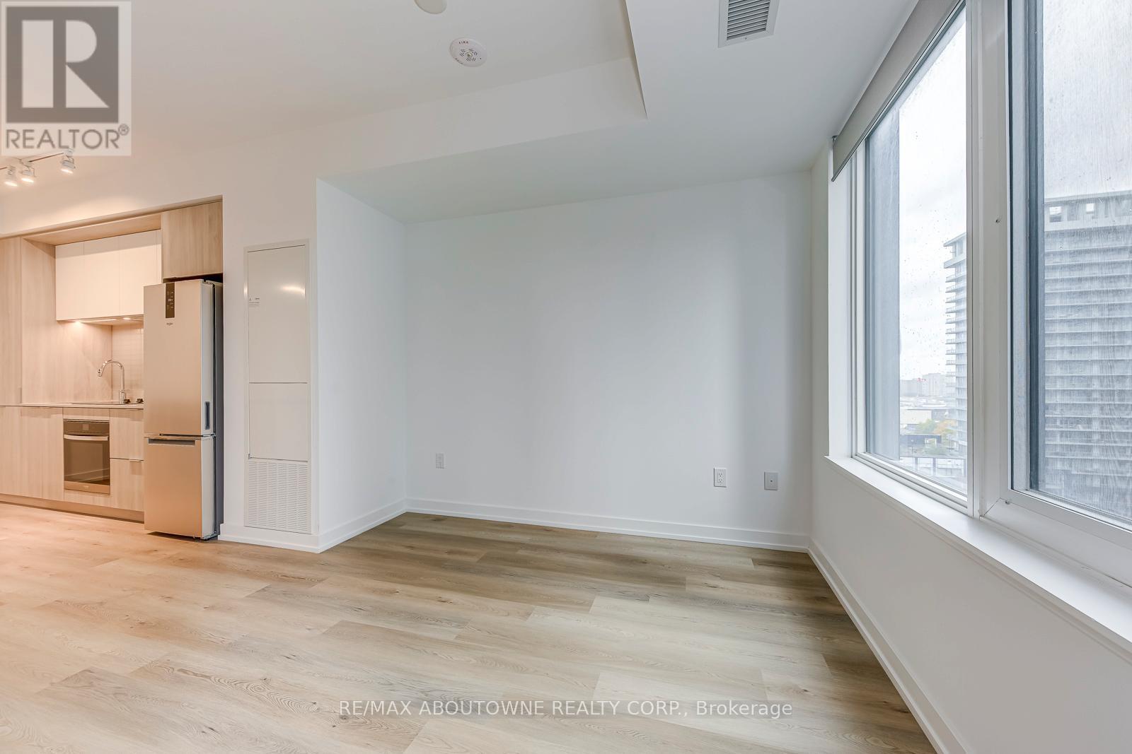 1106 - 395 Square One Drive, Mississauga, ON - Indoor