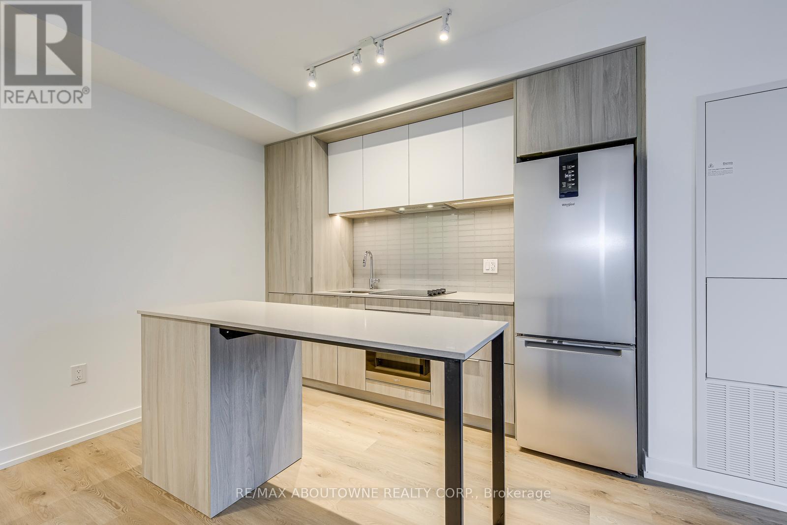 1106 - 395 Square One Drive, Mississauga, ON - Indoor Photo Showing Kitchen