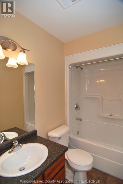 1810 Northway Unit# C - Upper, Windsor, ON - Indoor Photo Showing Bathroom