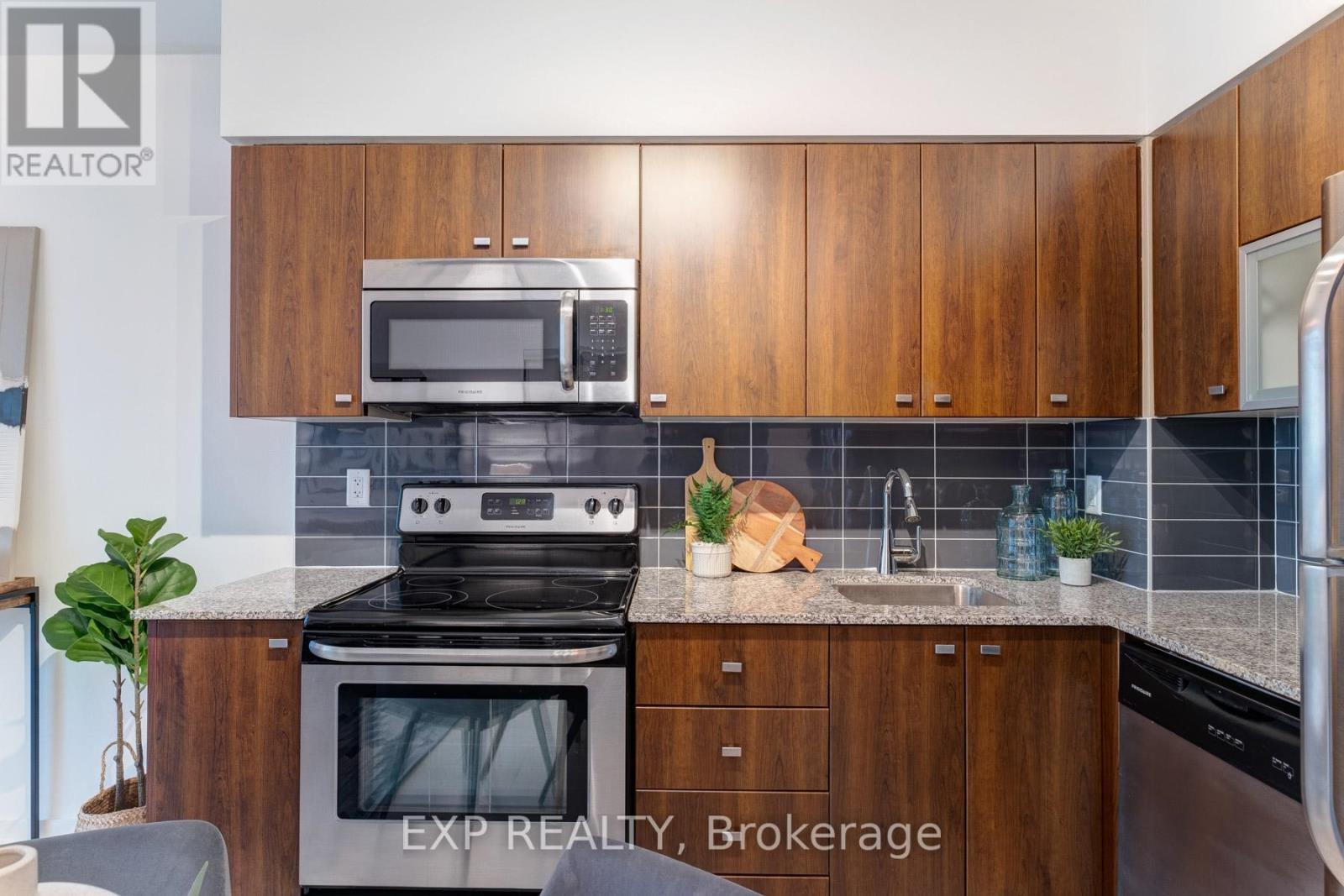 1512 - 69 Lynn Williams Street, Toronto, ON - Indoor Photo Showing Kitchen