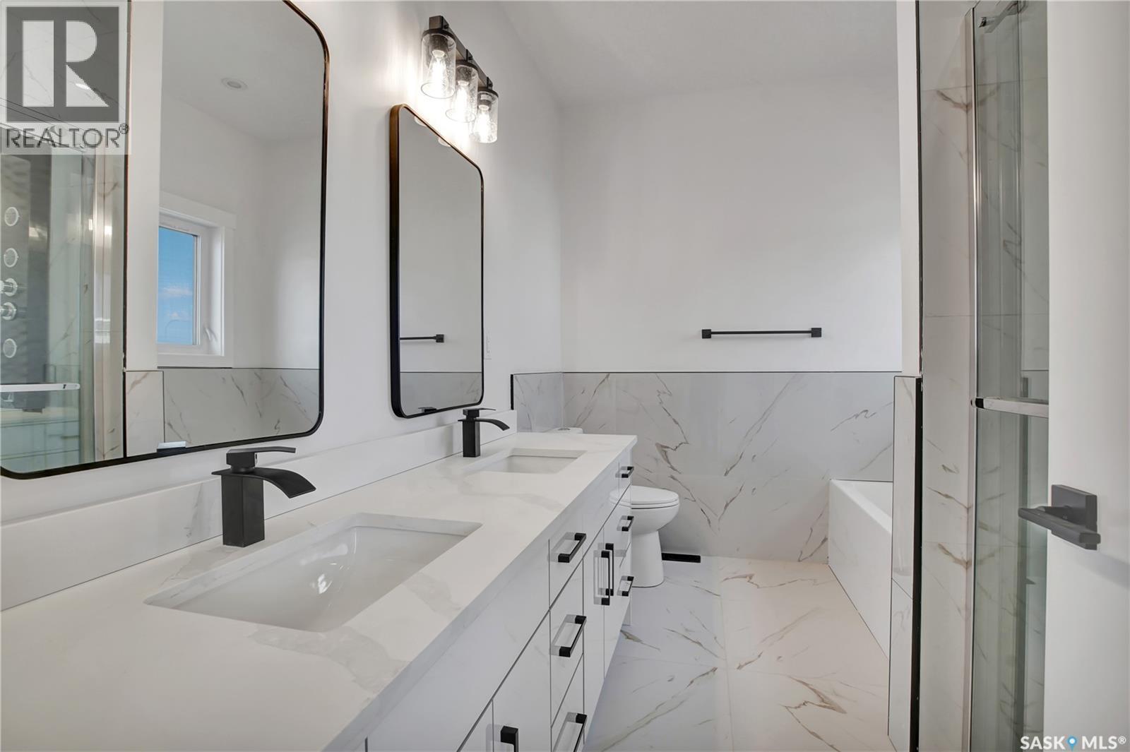 812 Woods Crescent, Warman, SK - Indoor Photo Showing Bathroom