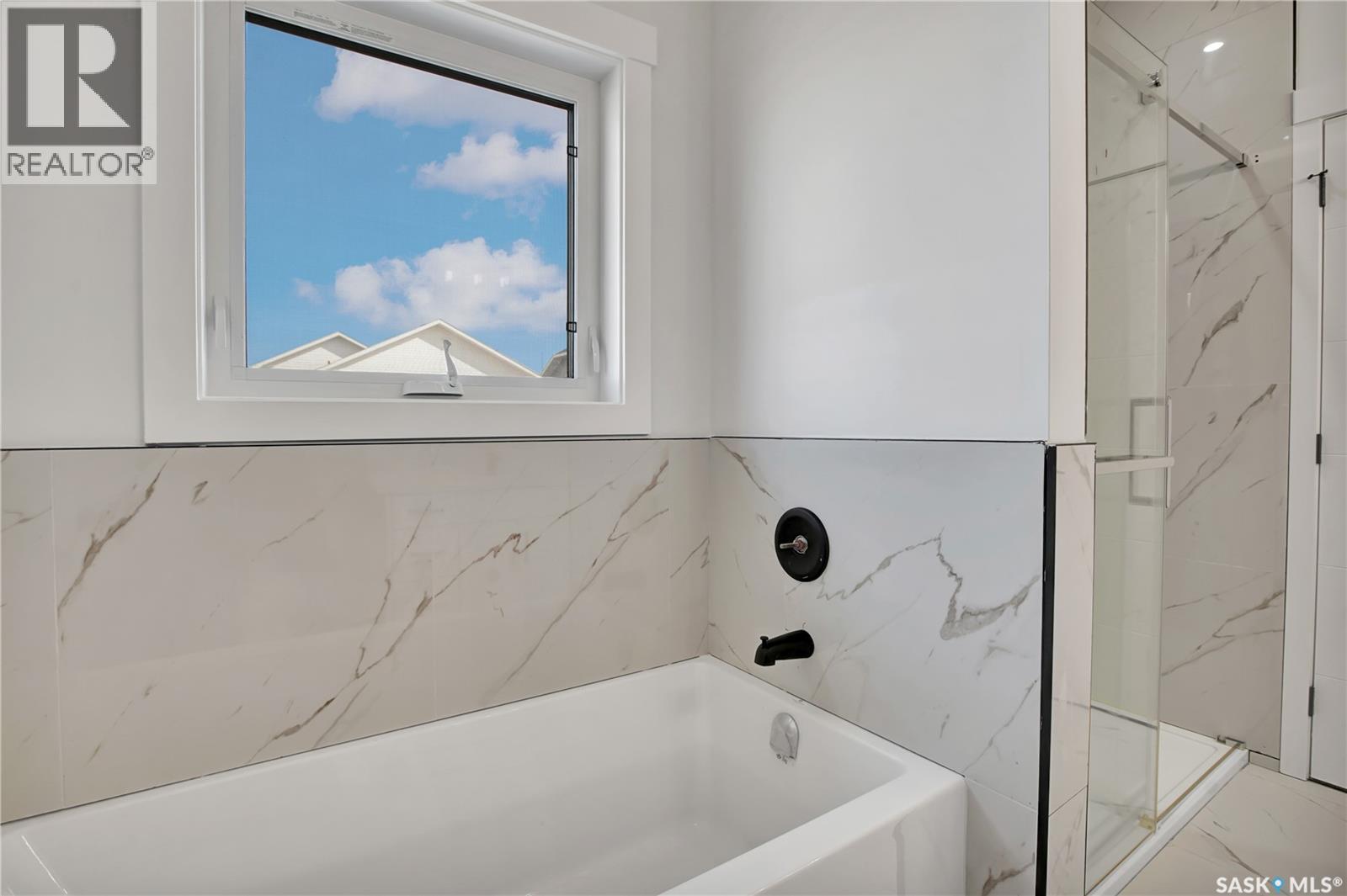 812 Woods Crescent, Warman, SK - Indoor Photo Showing Bathroom