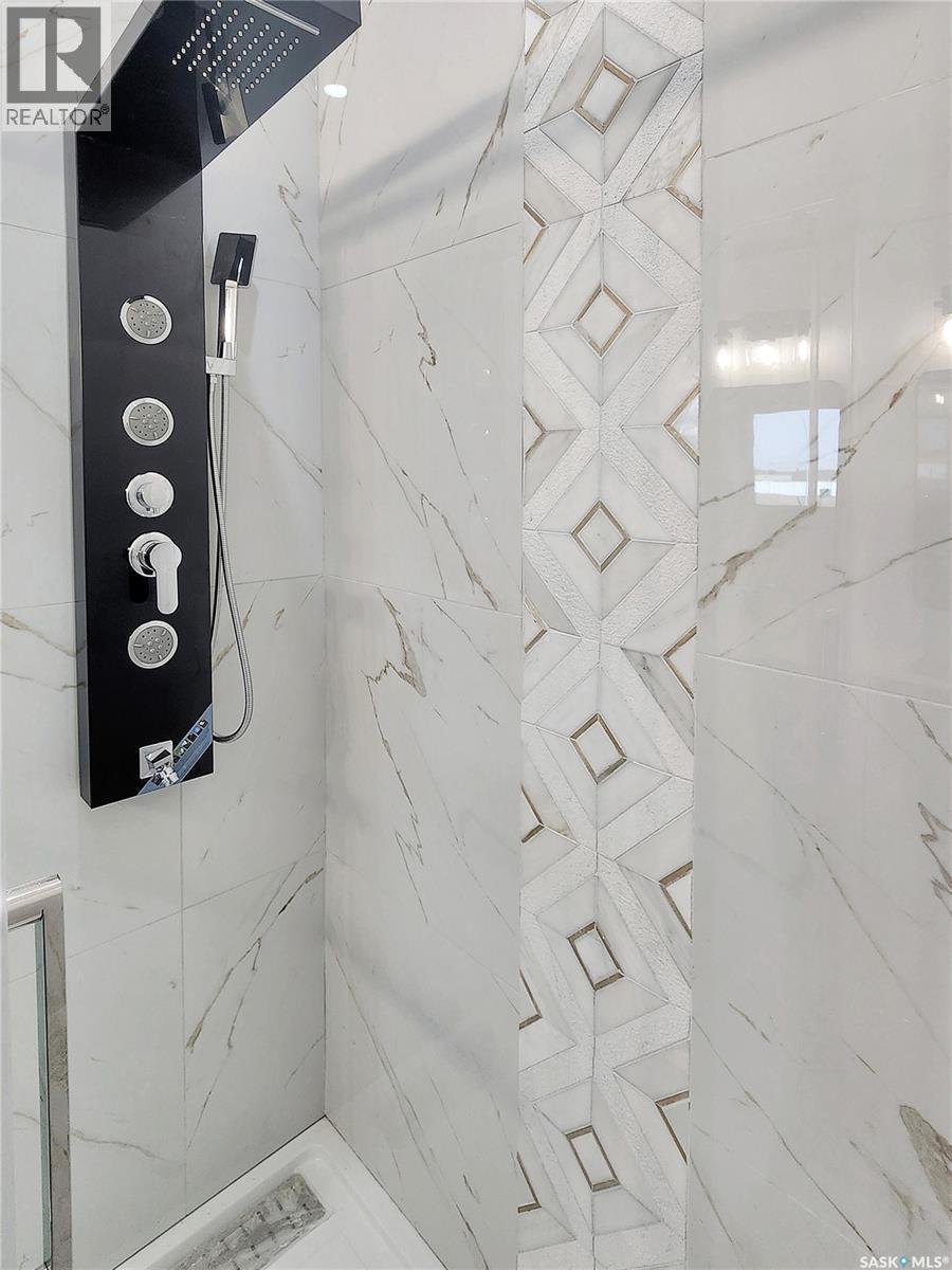 812 Woods Crescent, Warman, SK - Indoor Photo Showing Bathroom