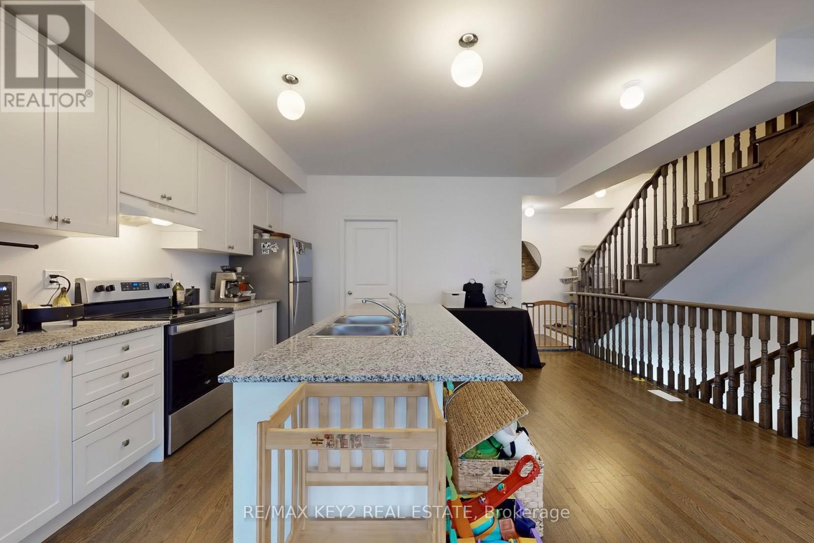 509 Littlewood Lane, Ajax, ON - Indoor Photo Showing Kitchen With Double Sink With Upgraded Kitchen