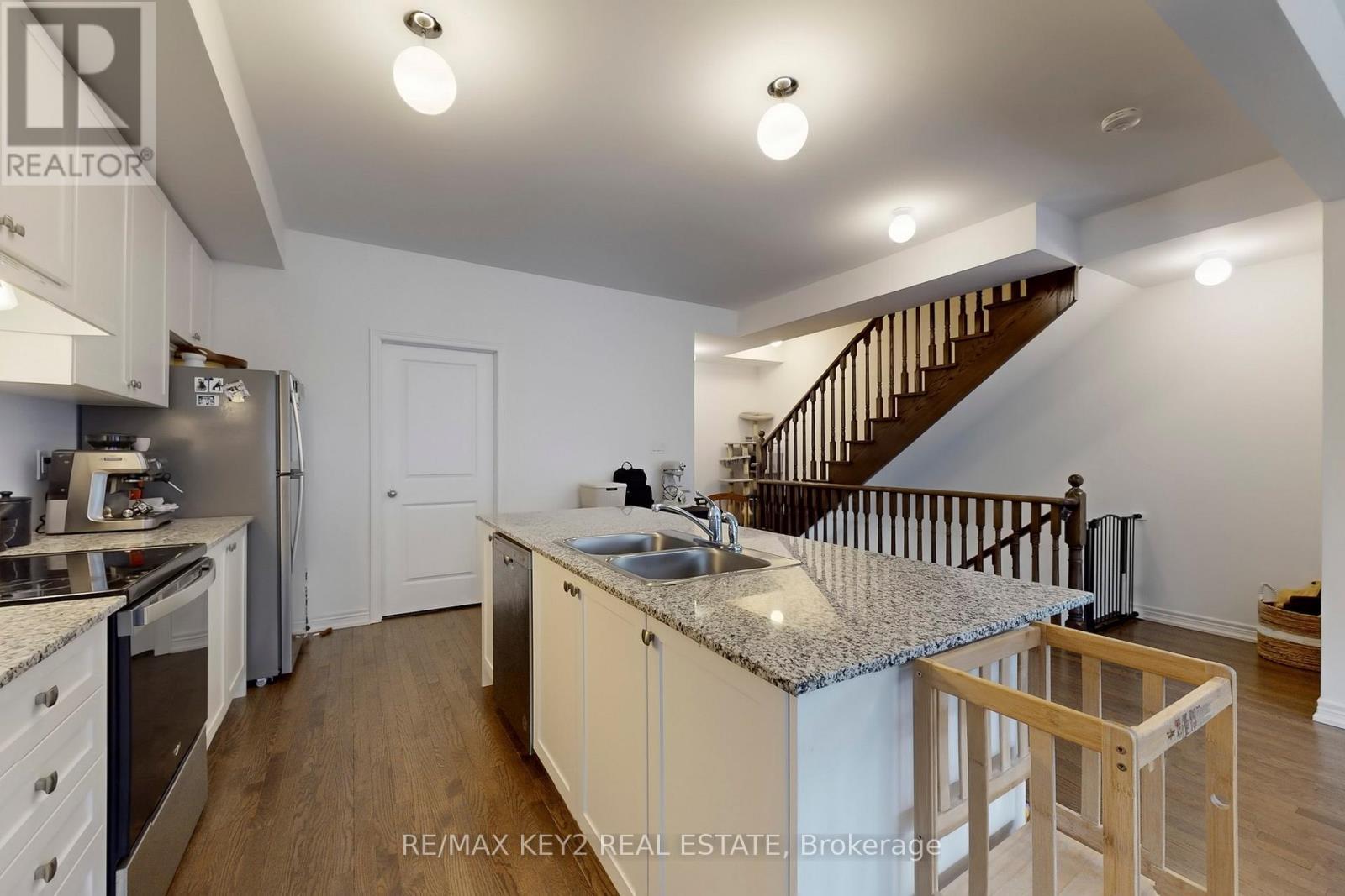 509 Littlewood Lane, Ajax, ON - Indoor Photo Showing Kitchen With Double Sink With Upgraded Kitchen