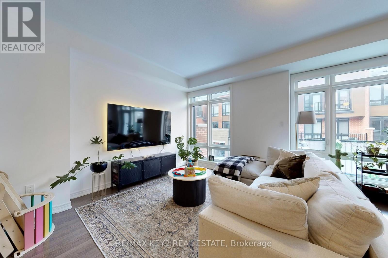 509 Littlewood Lane, Ajax, ON - Indoor Photo Showing Living Room