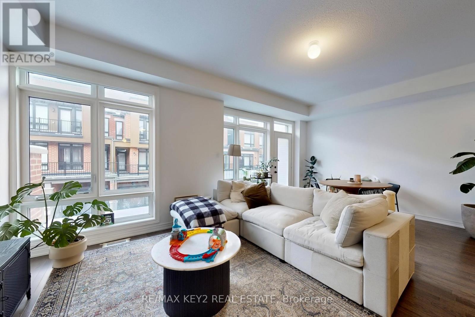 509 Littlewood Lane, Ajax, ON - Indoor Photo Showing Living Room