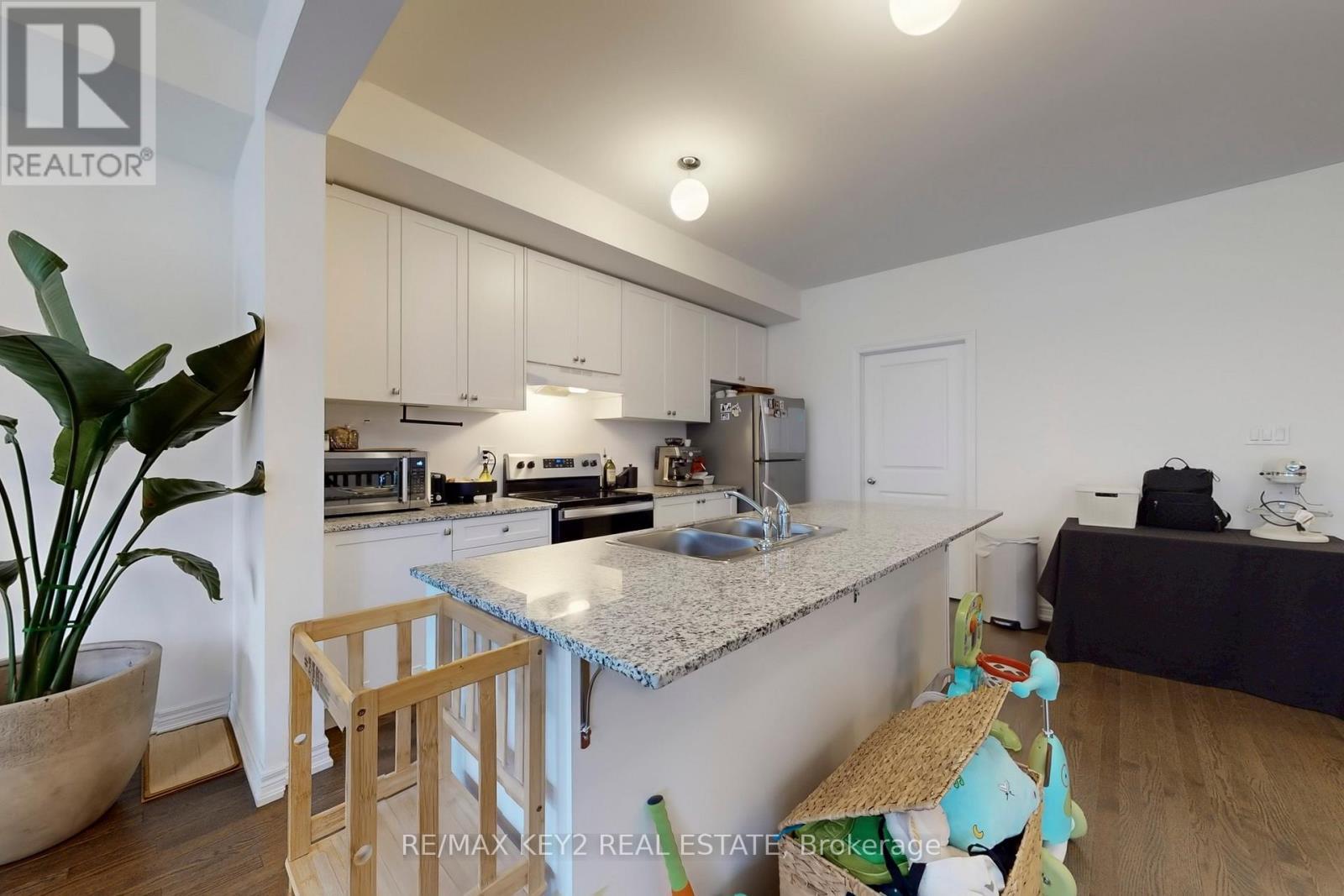 509 Littlewood Lane, Ajax, ON - Indoor Photo Showing Kitchen With Double Sink