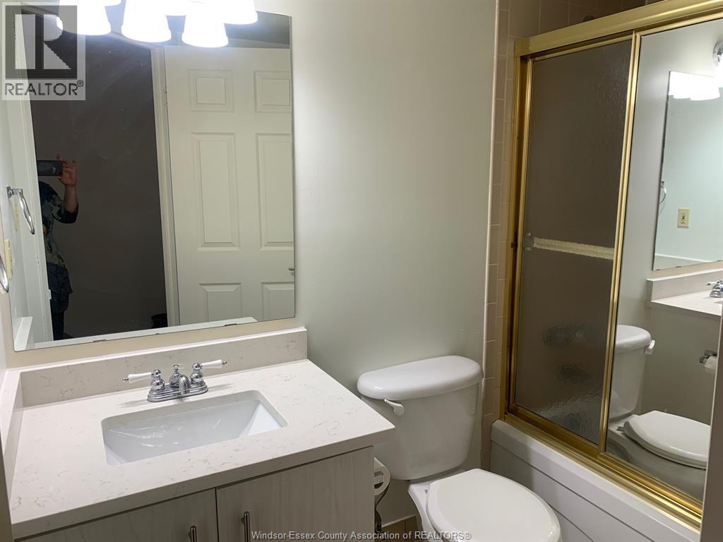 75 Riverside Drive East Unit# 410, Windsor, ON - Indoor Photo Showing Bathroom