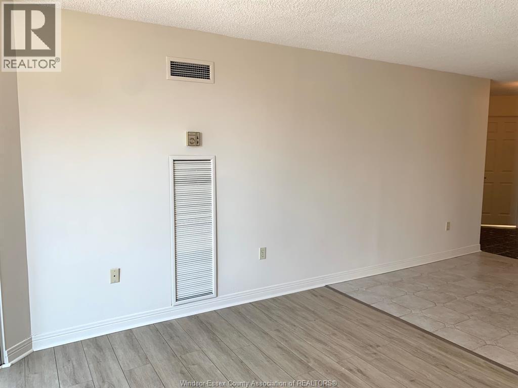 75 Riverside Drive East Unit# 410, Windsor, ON - Indoor Photo Showing Other Room