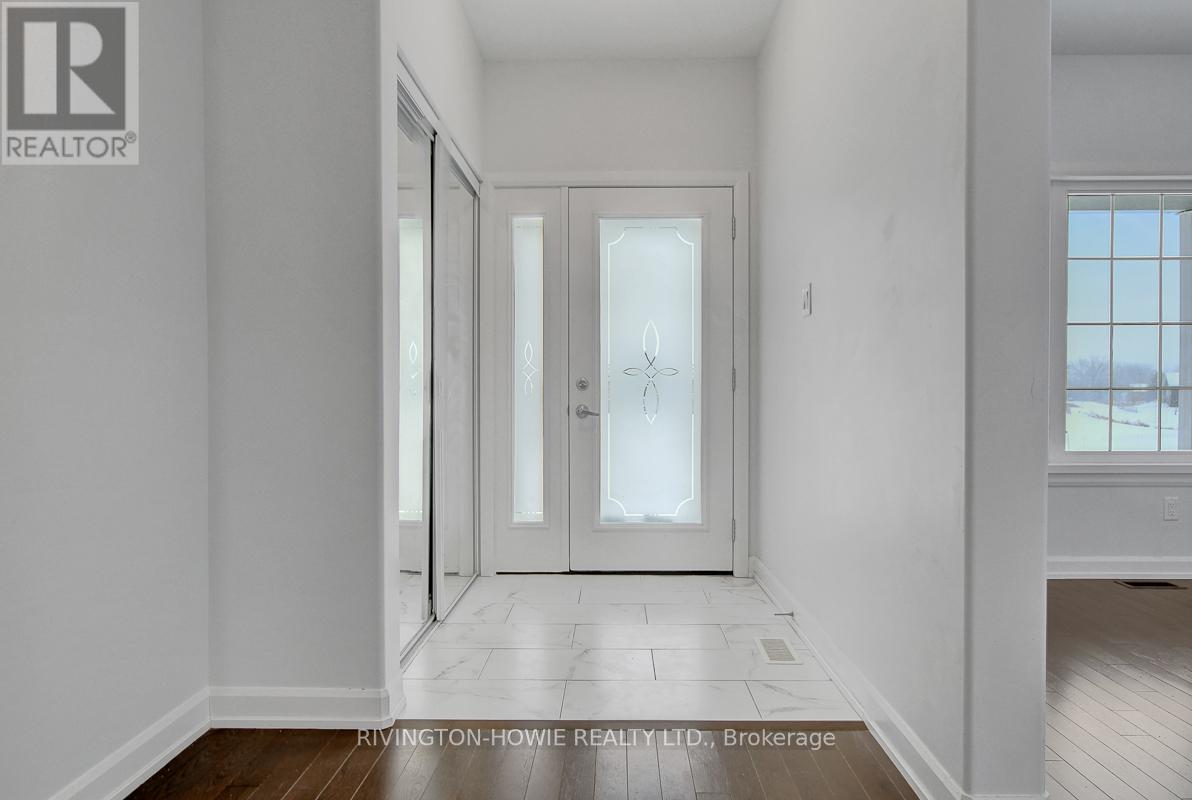 Spacious foyer with mirrored closet - 21 Isobel Mcewan Road, Mcnab/Braeside, ON - Indoor Photo Showing Other Room