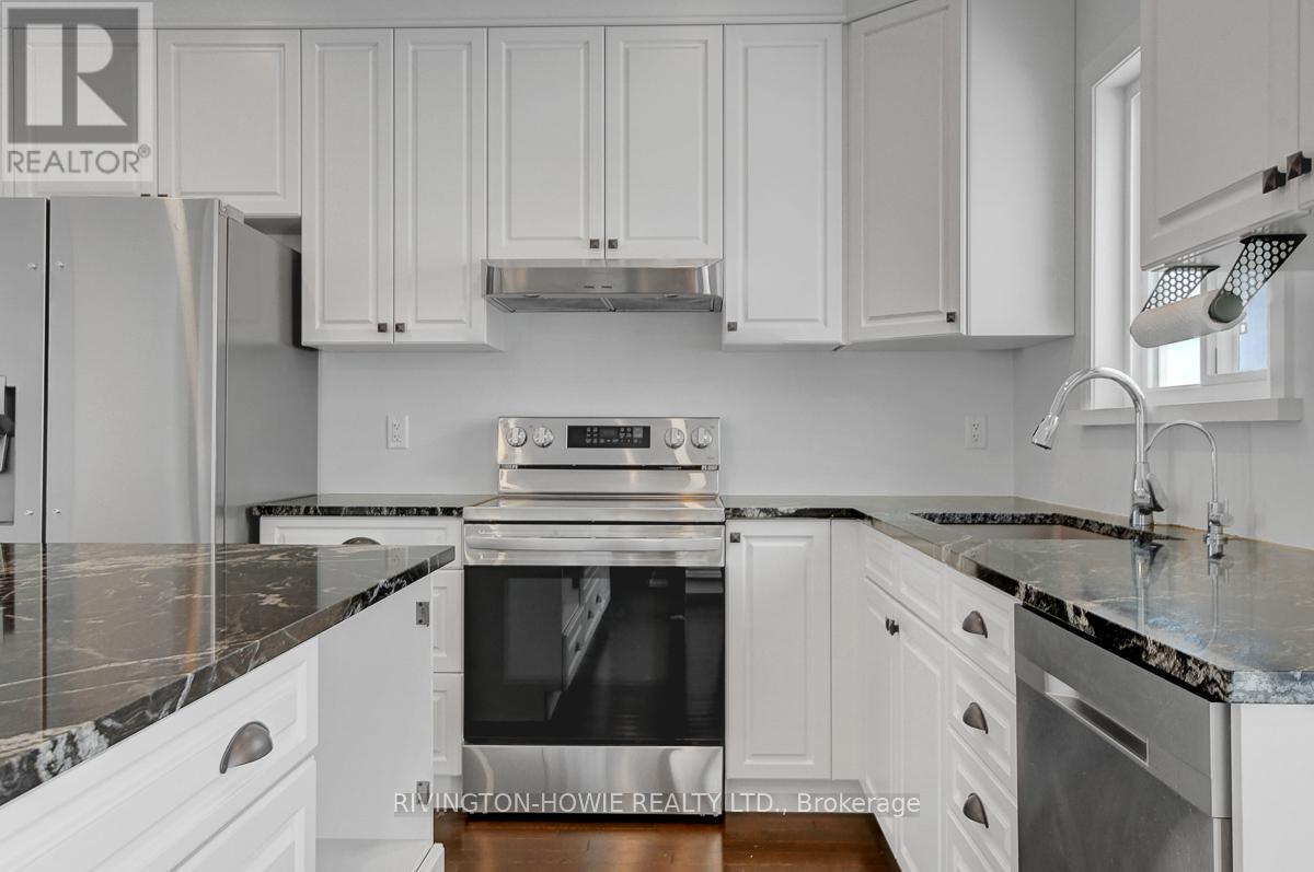 21 Isobel Mcewan Road, Mcnab/Braeside, ON - Indoor Photo Showing Kitchen With Upgraded Kitchen