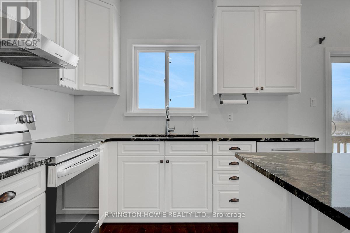 21 Isobel Mcewan Road, Mcnab/Braeside, ON - Indoor Photo Showing Kitchen