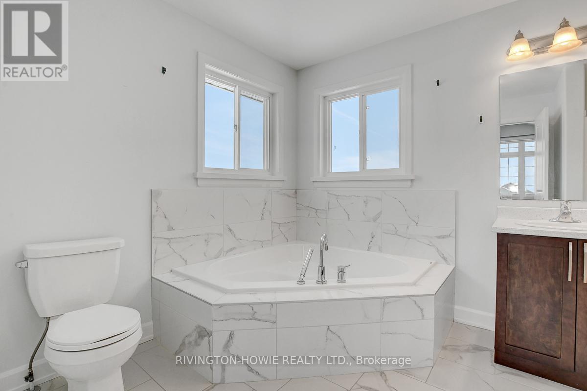 Primary Bedroom Ensuite - 21 Isobel Mcewan Road, Mcnab/Braeside, ON - Indoor Photo Showing Bathroom