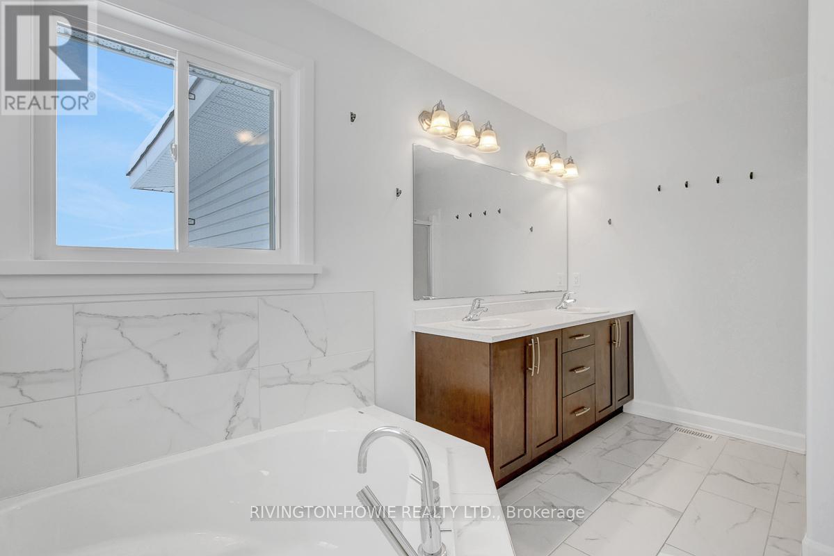 Primary Bedroom Ensuite - 21 Isobel Mcewan Road, Mcnab/Braeside, ON - Indoor Photo Showing Bathroom