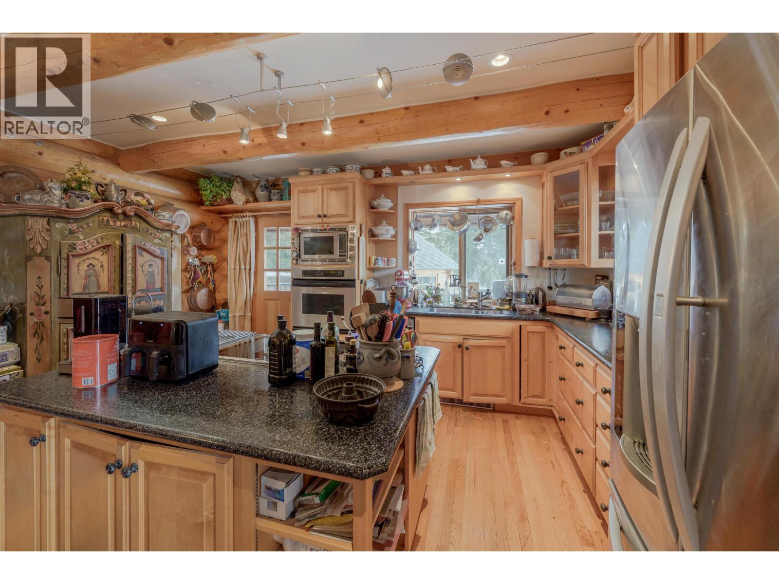 5565 Backvalley Road, 100 Mile House, BC - Indoor Photo Showing Kitchen With Double Sink
