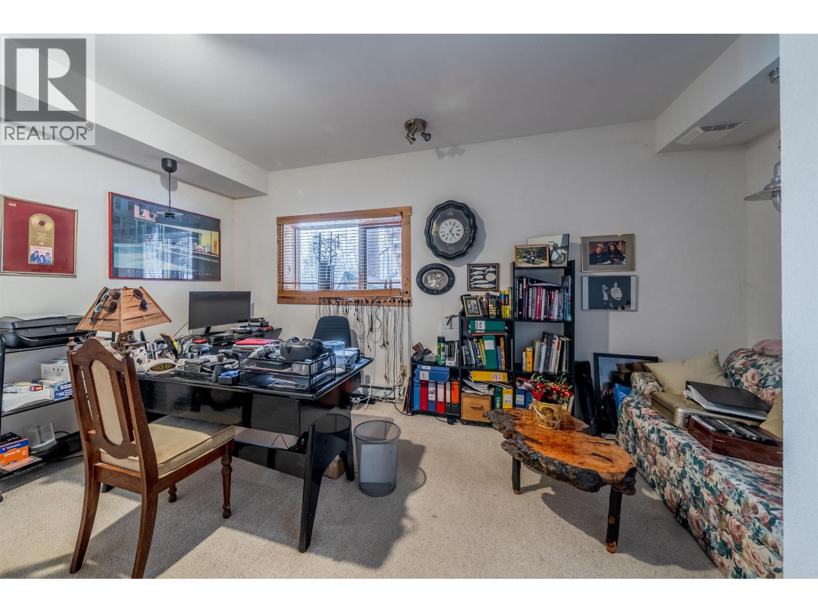 5565 Backvalley Road, 100 Mile House, BC - Indoor