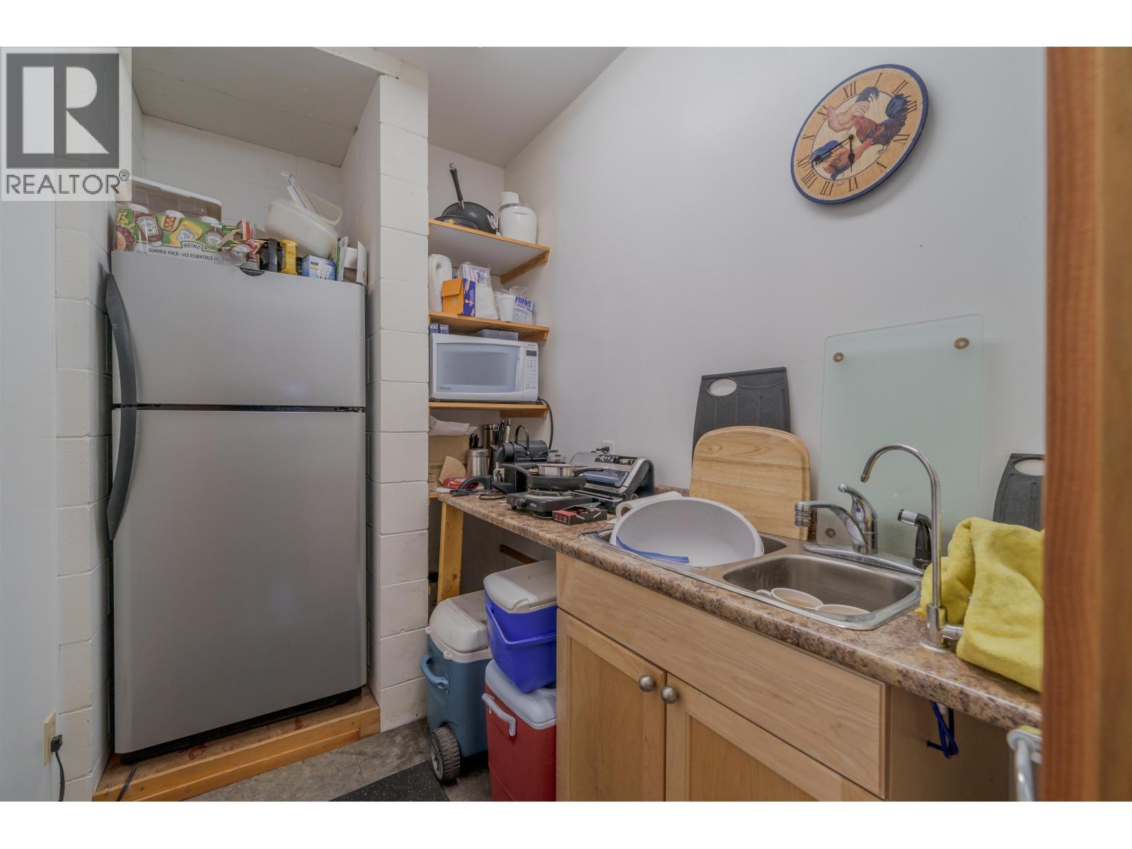 5565 Backvalley Road, 100 Mile House, BC - Indoor