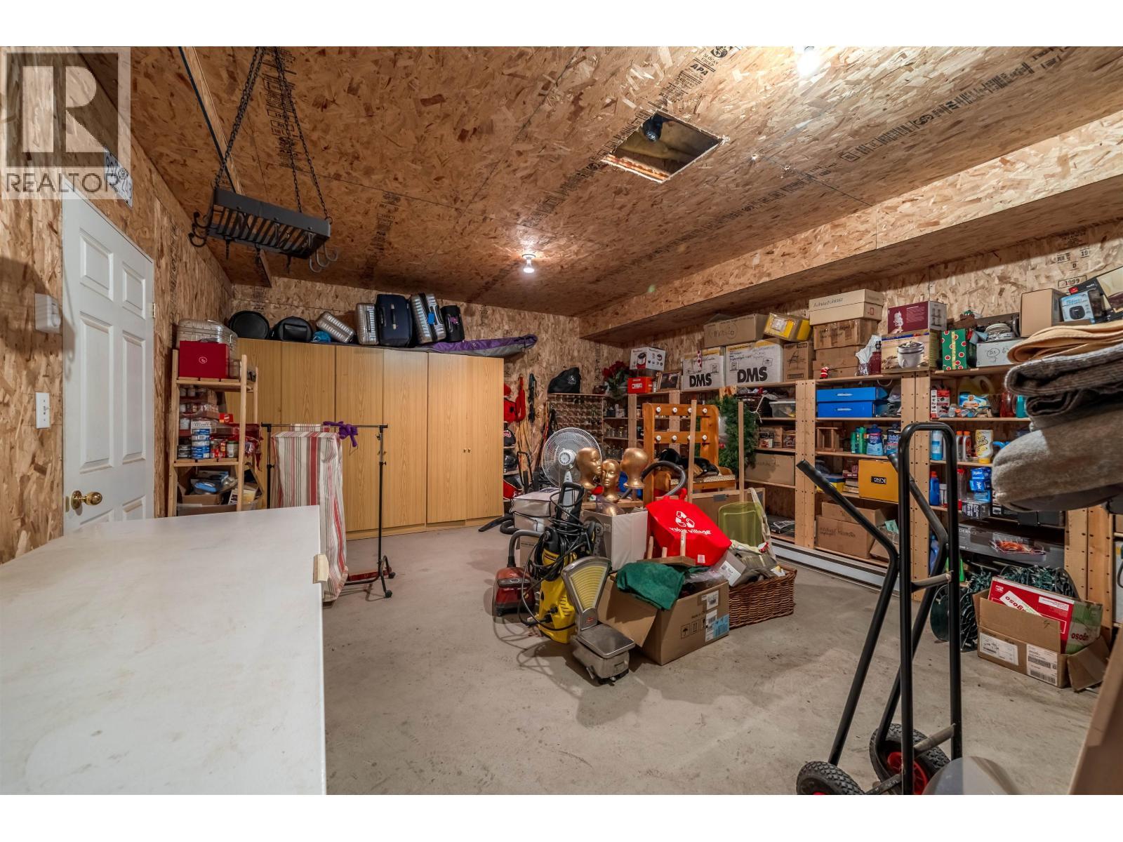 5565 Backvalley Road, 100 Mile House, BC - Indoor