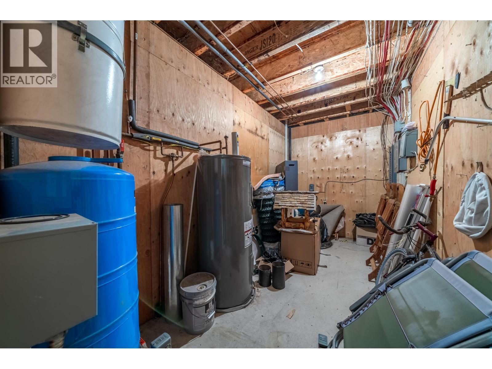 5565 Backvalley Road, 100 Mile House, BC - Indoor Photo Showing Basement