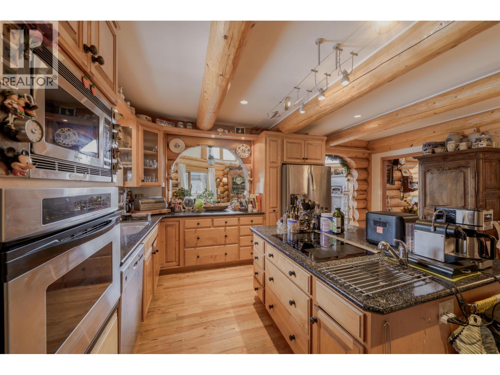 5565 Backvalley Road, 100 Mile House, BC - Indoor Photo Showing Kitchen