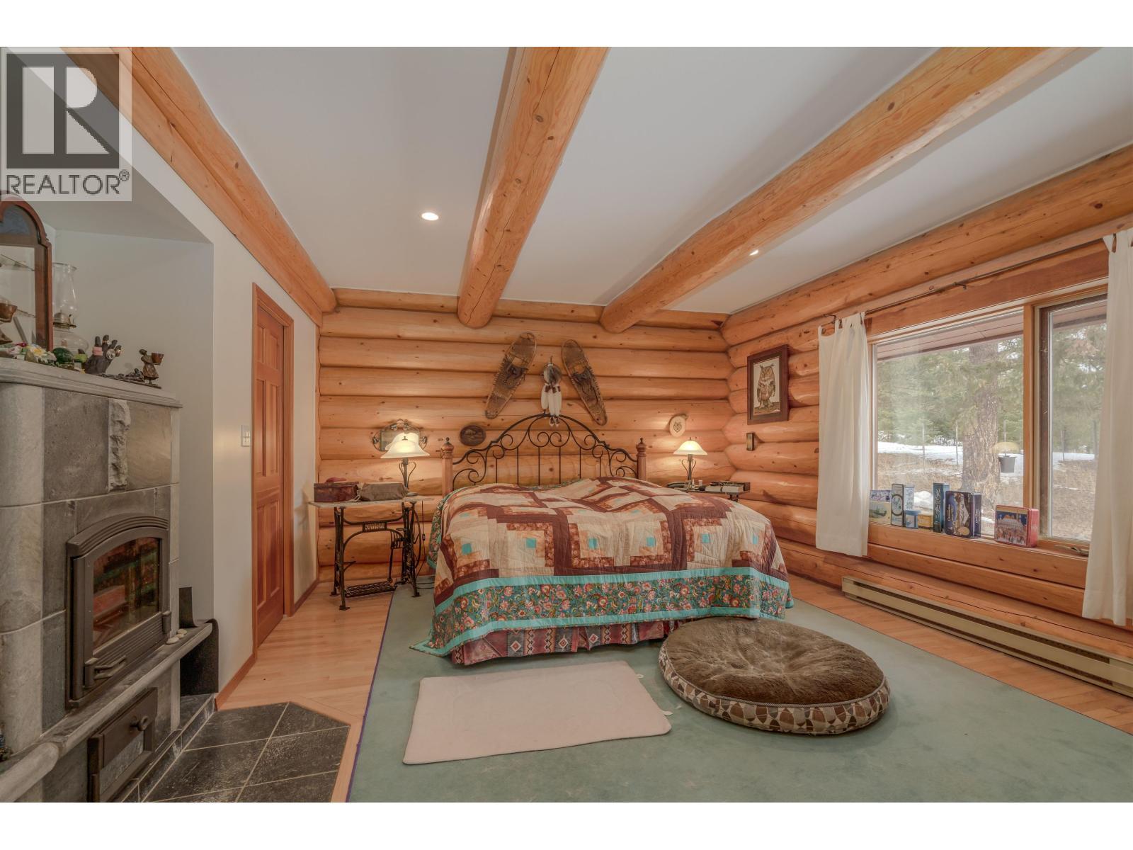5565 Backvalley Road, 100 Mile House, BC - Indoor Photo Showing Bedroom