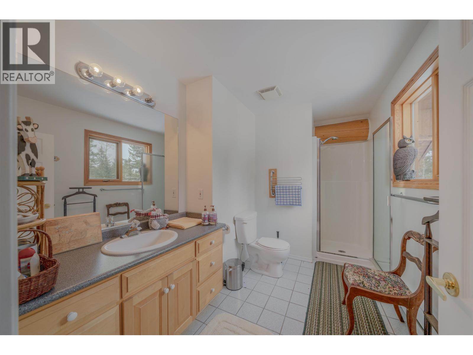 5565 Backvalley Road, 100 Mile House, BC - Indoor Photo Showing Bathroom