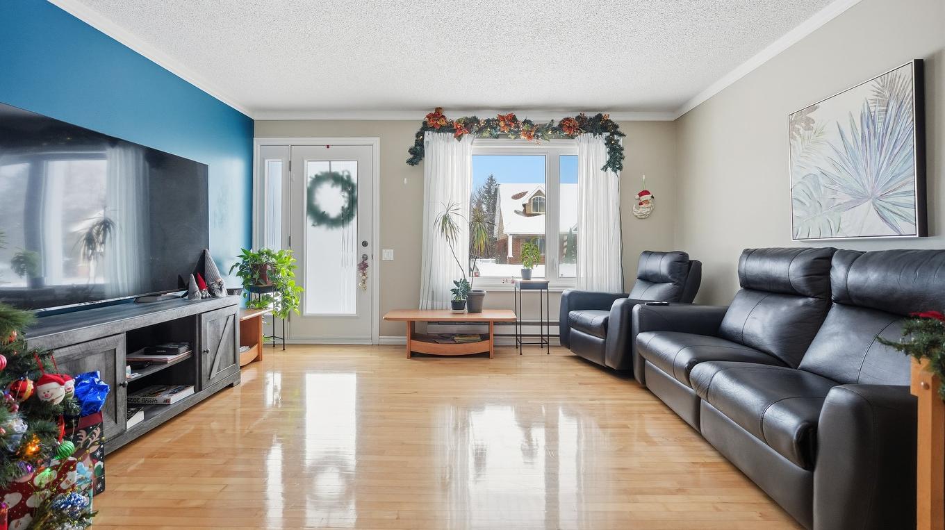 Salon - 216 33E Rue, Notre-Dame-Des-Pins, QC - Indoor Photo Showing Living Room
