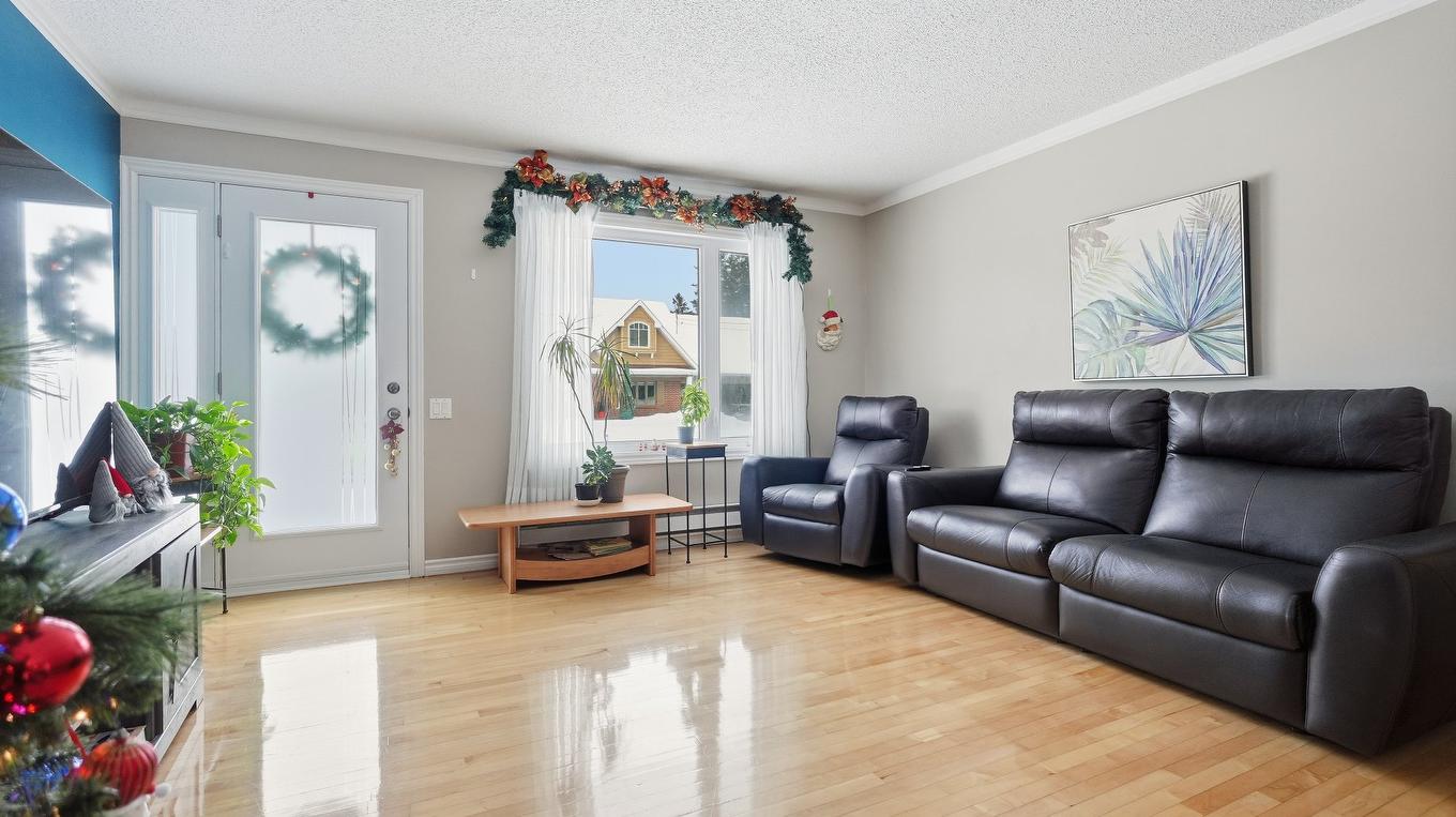Salon - 216 33E Rue, Notre-Dame-Des-Pins, QC - Indoor Photo Showing Living Room