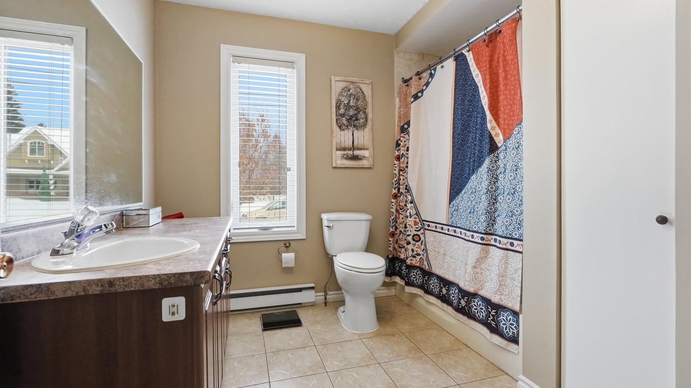 Salle de bains - 216 33E Rue, Notre-Dame-Des-Pins, QC - Indoor Photo Showing Bathroom
