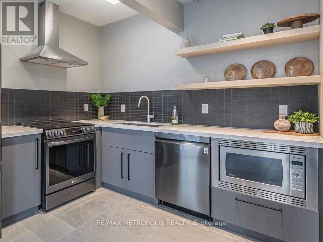 1904 - 108 Garment Street, Kitchener, ON - Indoor Photo Showing Kitchen