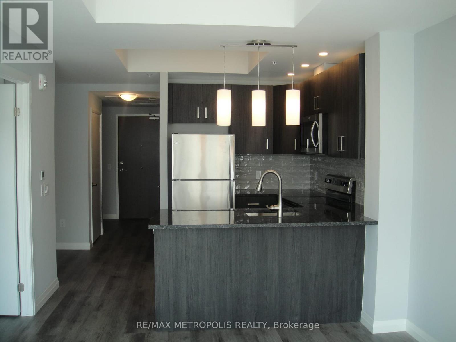 1904 - 108 Garment Street, Kitchener, ON - Indoor Photo Showing Kitchen