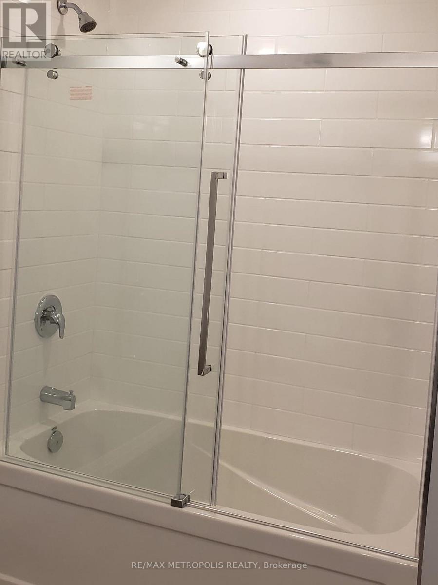 1904 - 108 Garment Street, Kitchener, ON - Indoor Photo Showing Bathroom