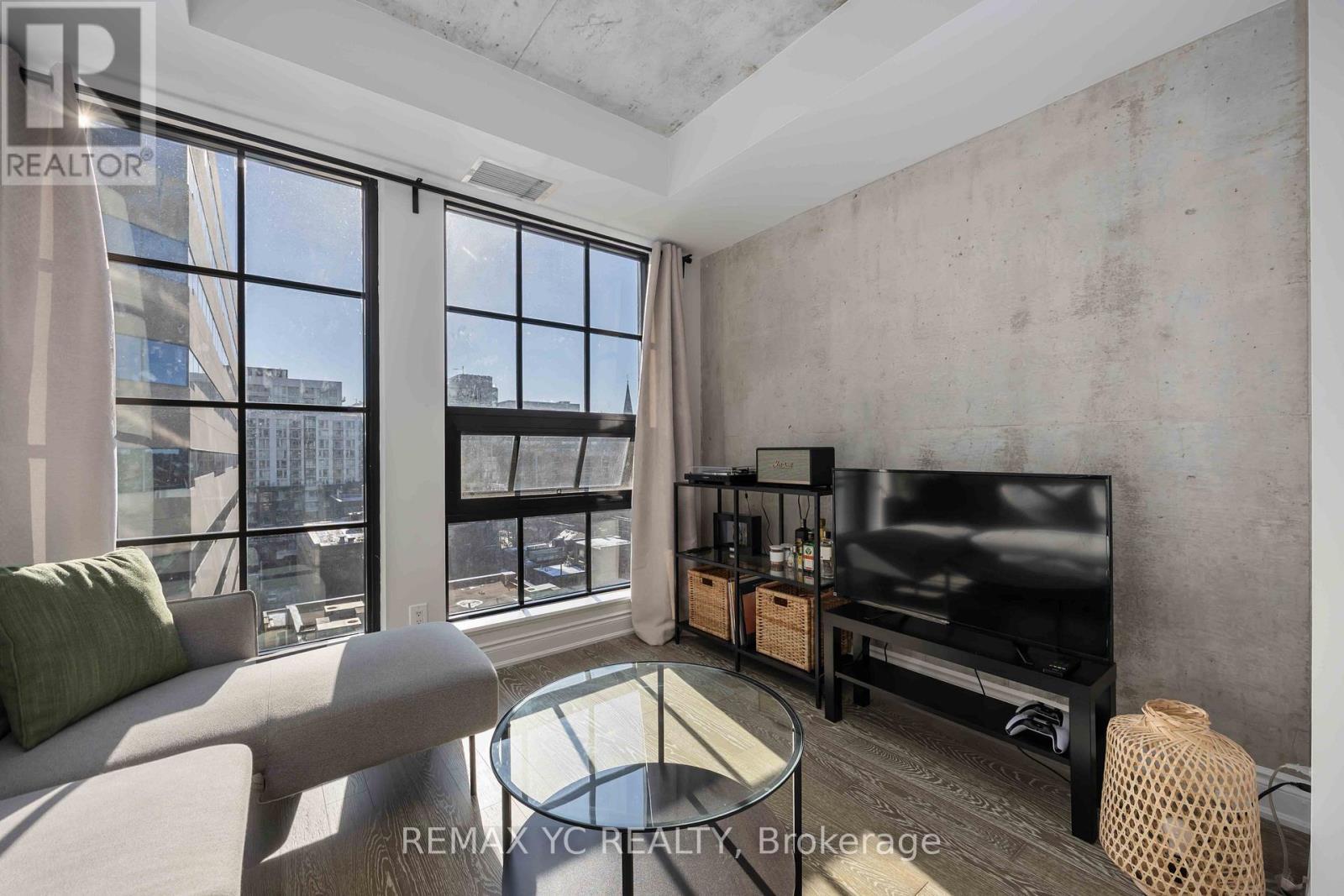 906 - 608 Richmond Street W, Toronto, ON - Indoor