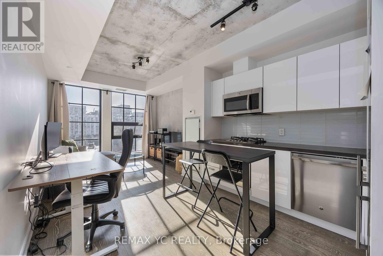 906 - 608 Richmond Street W, Toronto, ON - Indoor Photo Showing Kitchen With Stainless Steel Kitchen