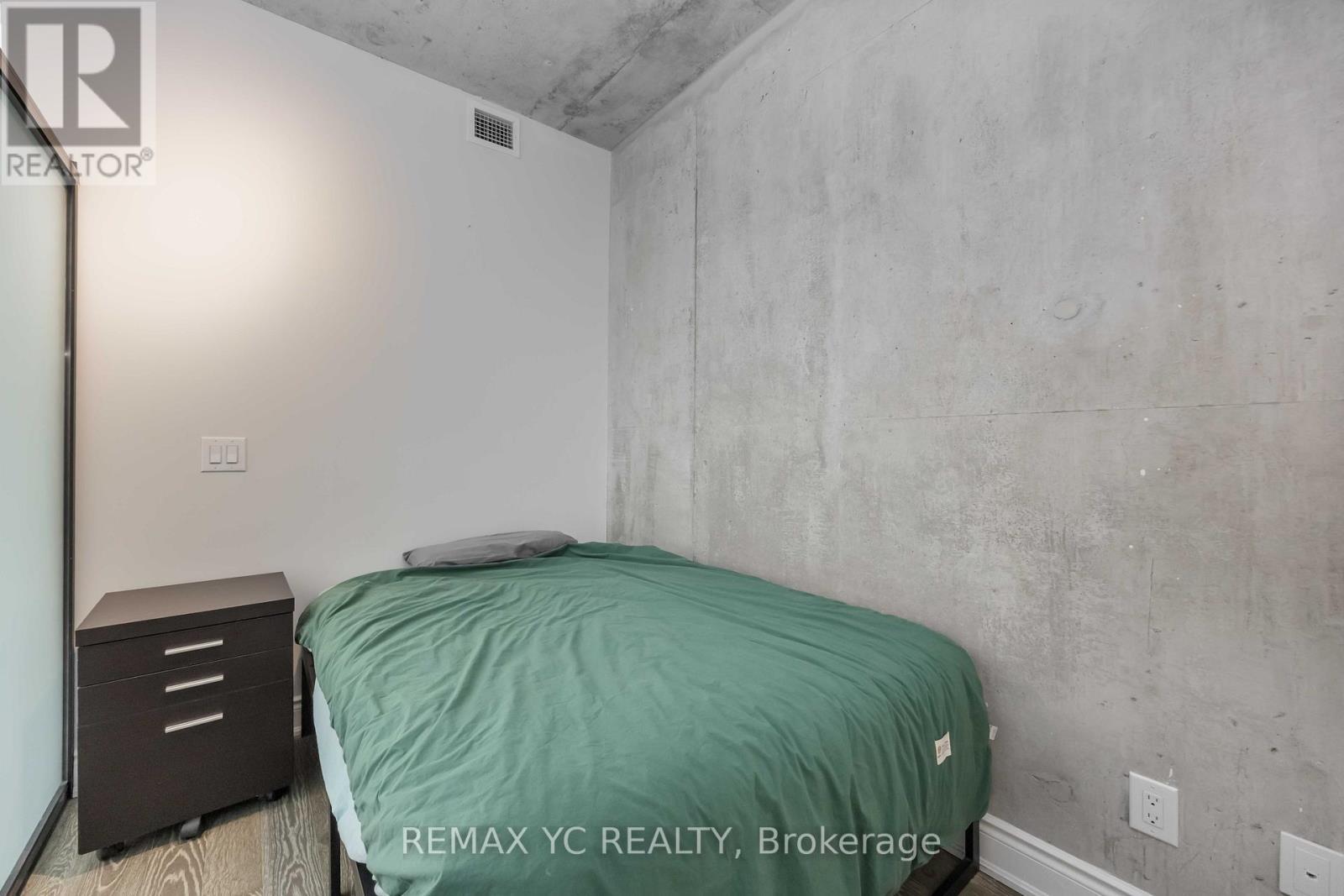 906 - 608 Richmond Street W, Toronto, ON - Indoor Photo Showing Bedroom