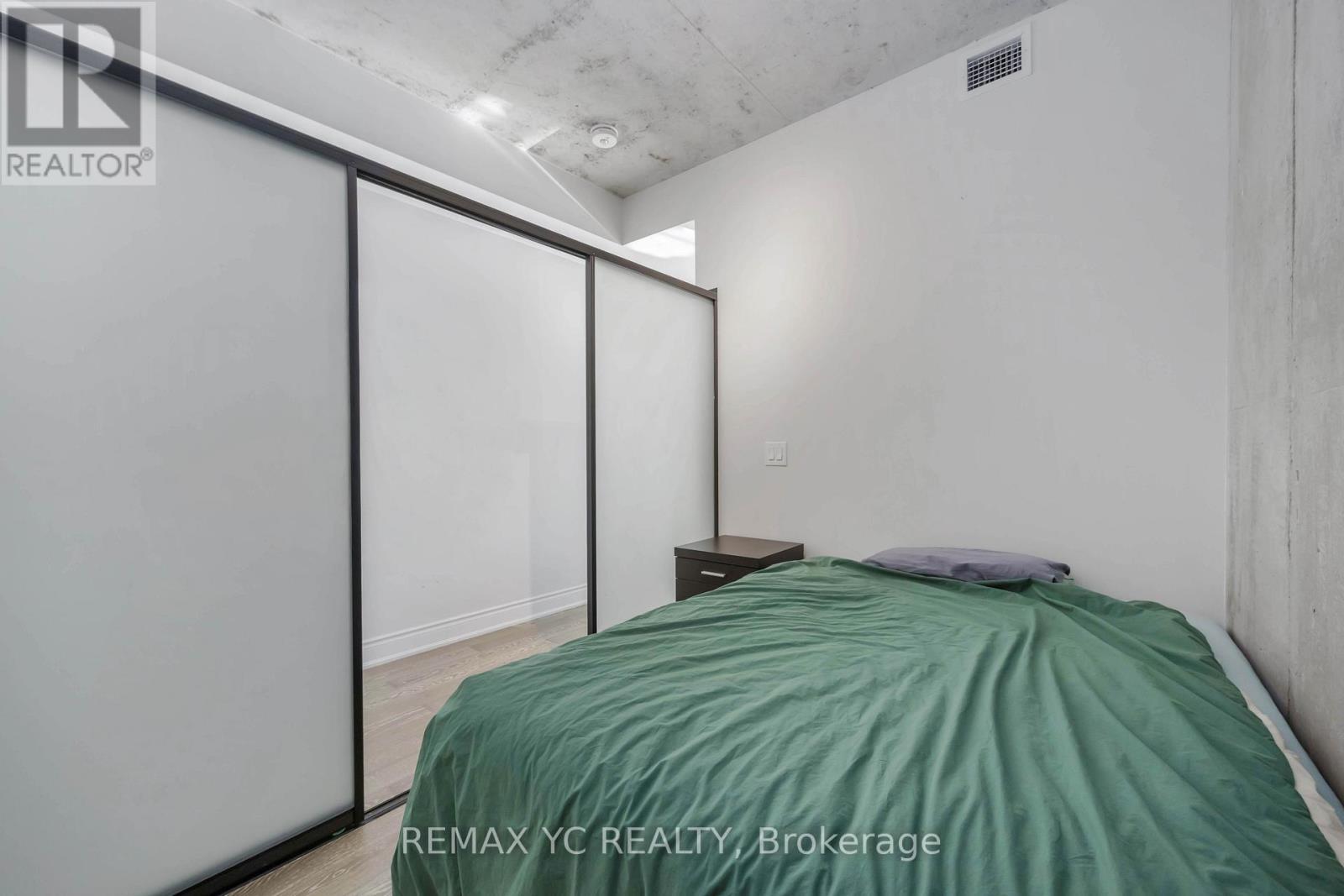 906 - 608 Richmond Street W, Toronto, ON - Indoor Photo Showing Bedroom