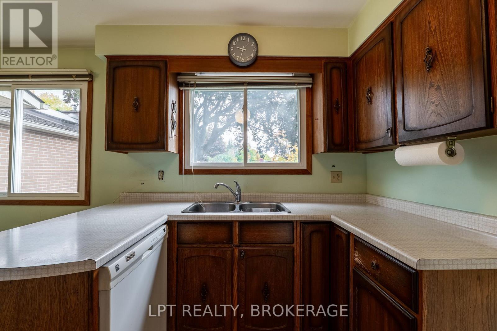 168 Braemar Road, Kingston (City Southwest), ON - Indoor Photo Showing Kitchen With Double Sink