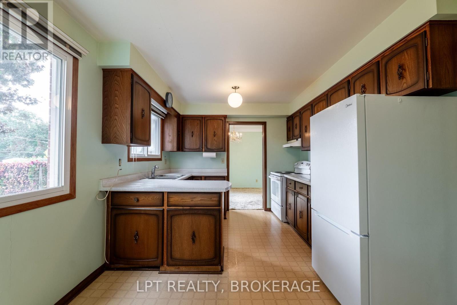 168 Braemar Road, Kingston (City Southwest), ON - Indoor Photo Showing Kitchen