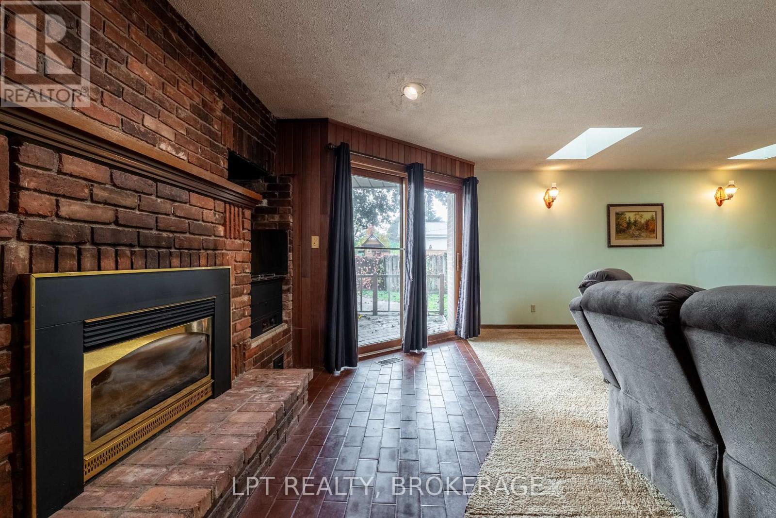 168 Braemar Road, Kingston (City Southwest), ON - Indoor With Fireplace