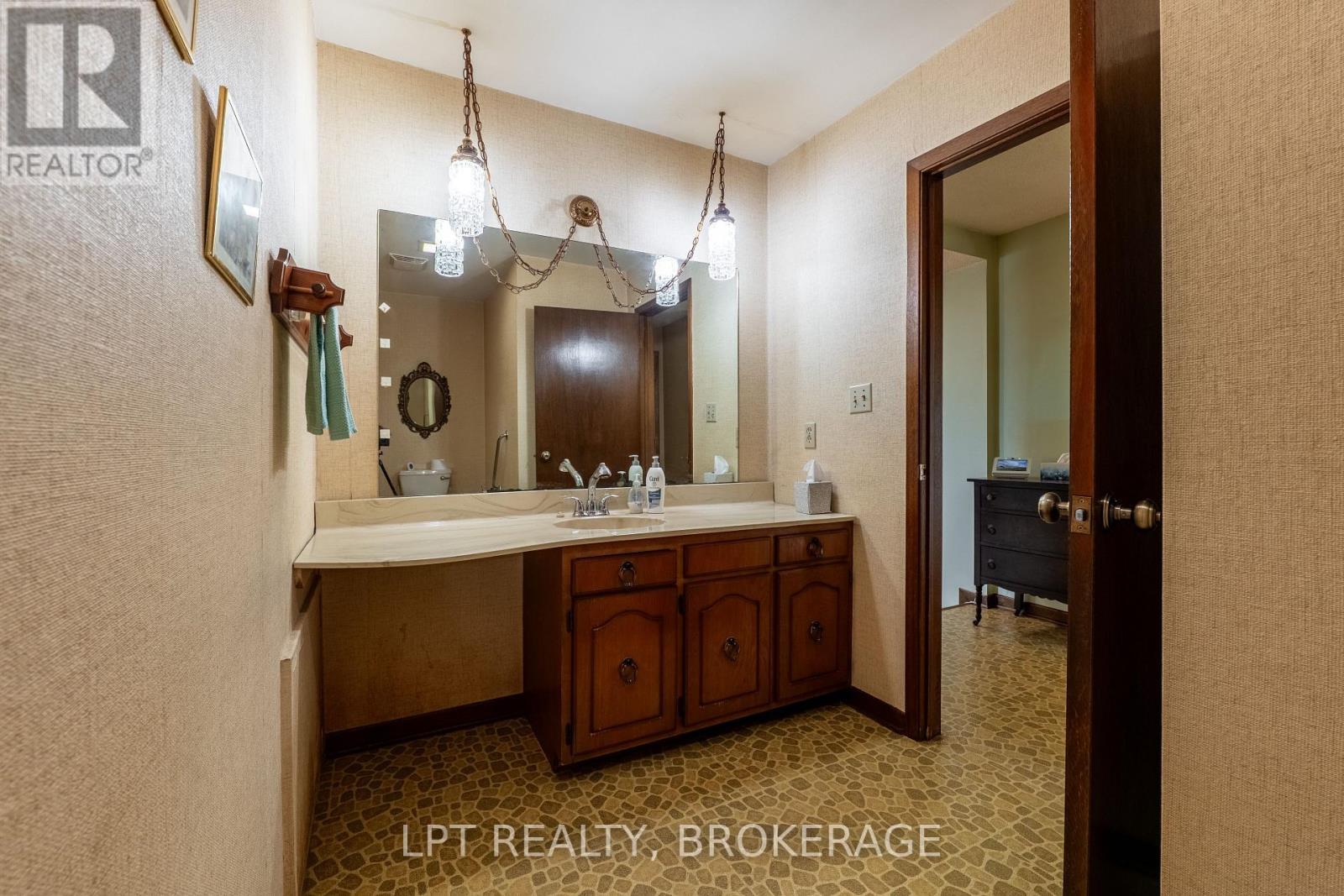 168 Braemar Road, Kingston (City Southwest), ON - Indoor Photo Showing Bathroom