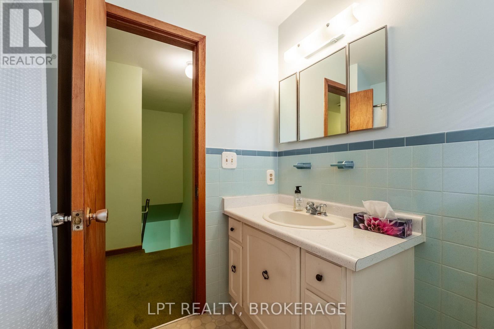 168 Braemar Road, Kingston (City Southwest), ON - Indoor Photo Showing Bathroom