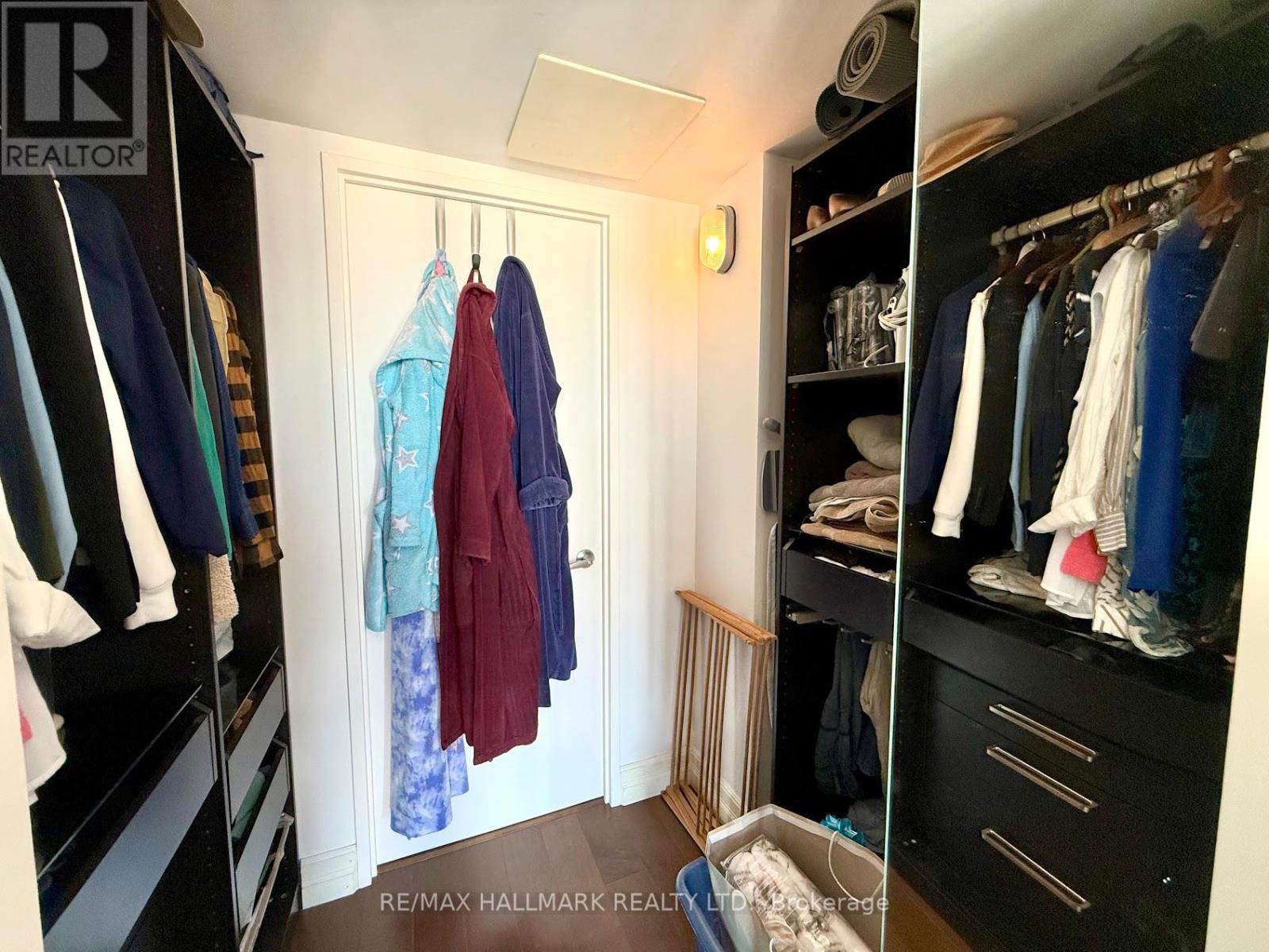 927 - 65 Scadding Avenue, Toronto, ON - Indoor With Storage