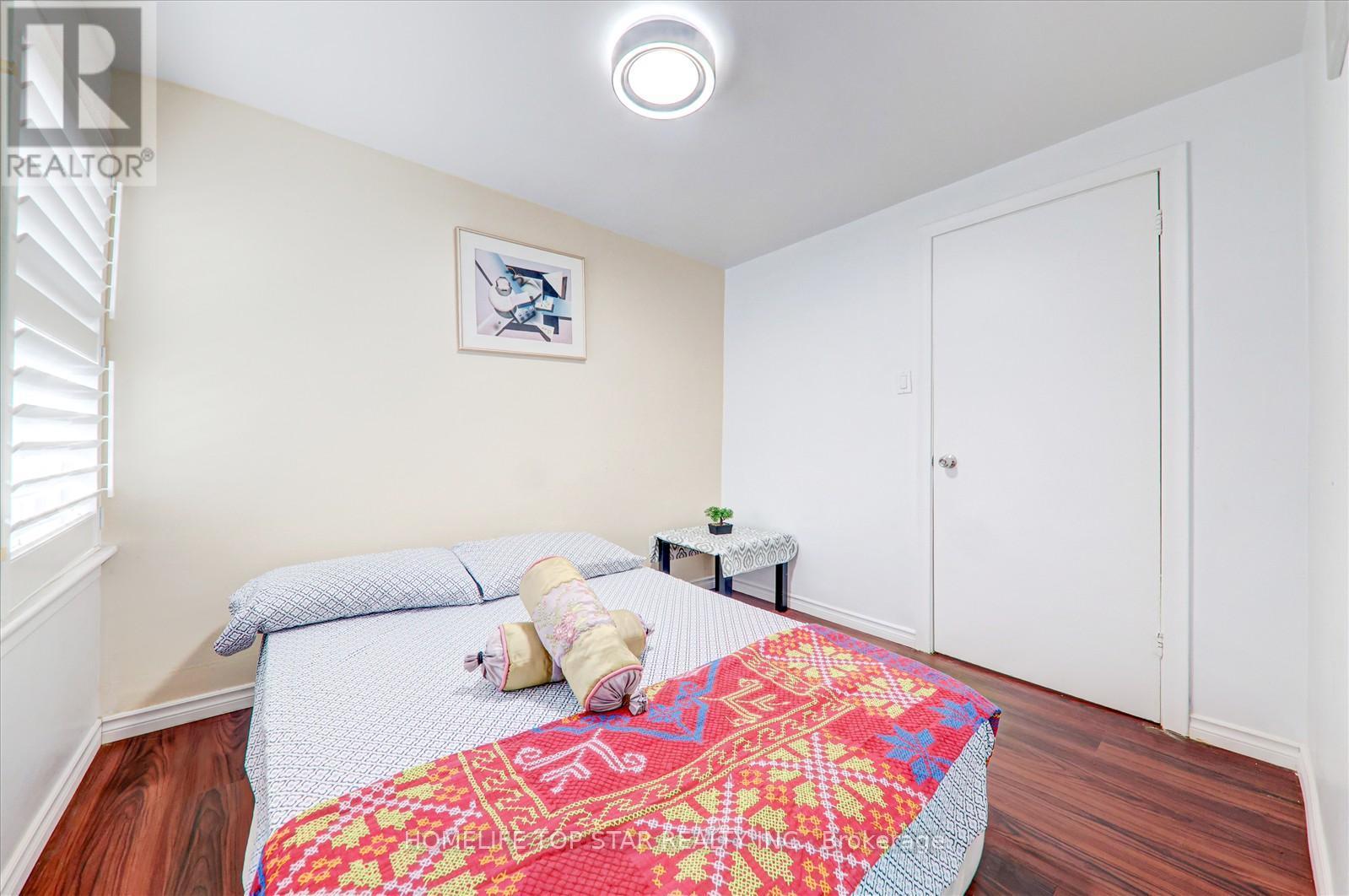 50 Chestnut Crescent, Toronto, ON - Indoor Photo Showing Bedroom