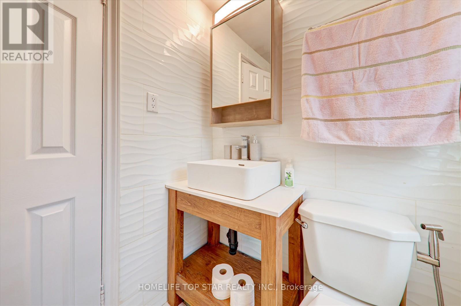 50 Chestnut Crescent, Toronto, ON - Indoor Photo Showing Bathroom