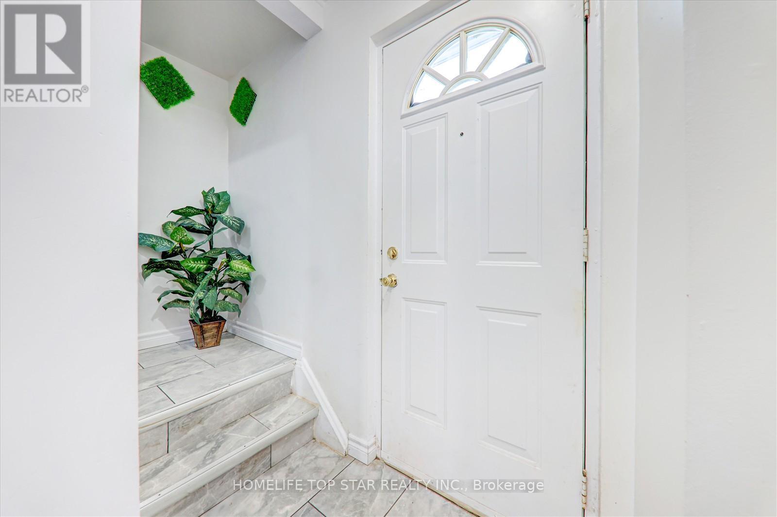 50 Chestnut Crescent, Toronto, ON - Indoor Photo Showing Other Room