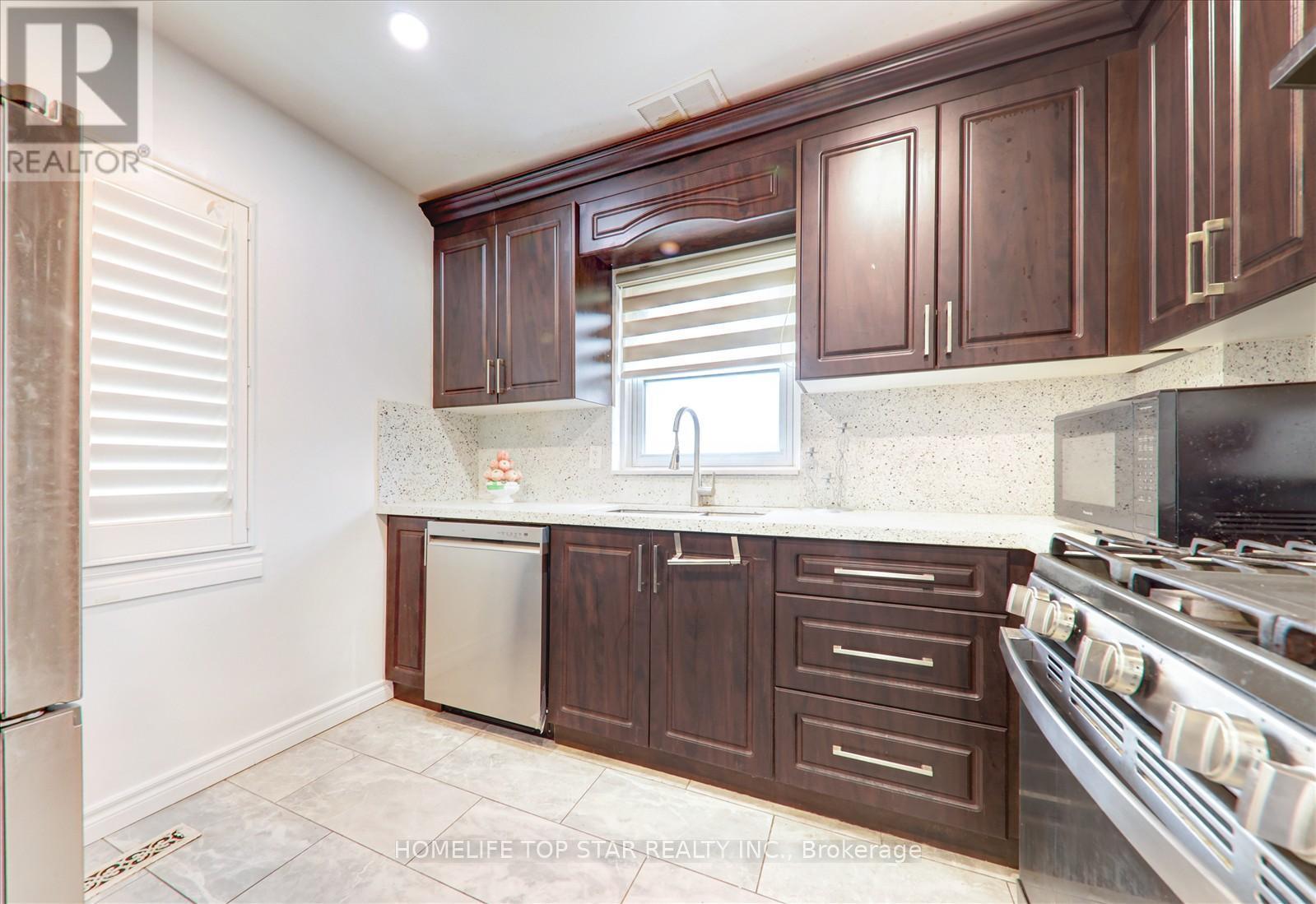 50 Chestnut Crescent, Toronto, ON - Indoor Photo Showing Kitchen With Stainless Steel Kitchen With Upgraded Kitchen