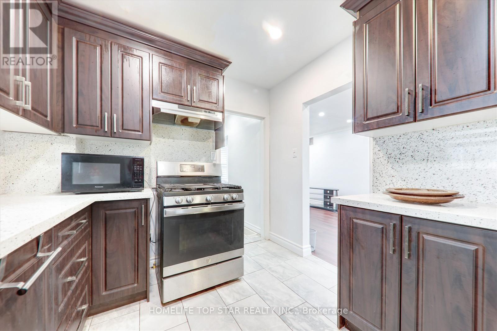 50 Chestnut Crescent, Toronto, ON - Indoor Photo Showing Kitchen