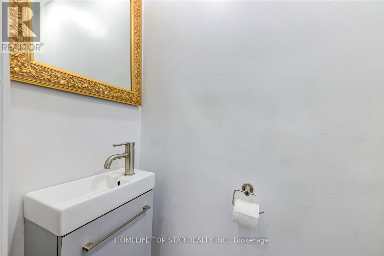 50 Chestnut Crescent, Toronto, ON - Indoor Photo Showing Bathroom